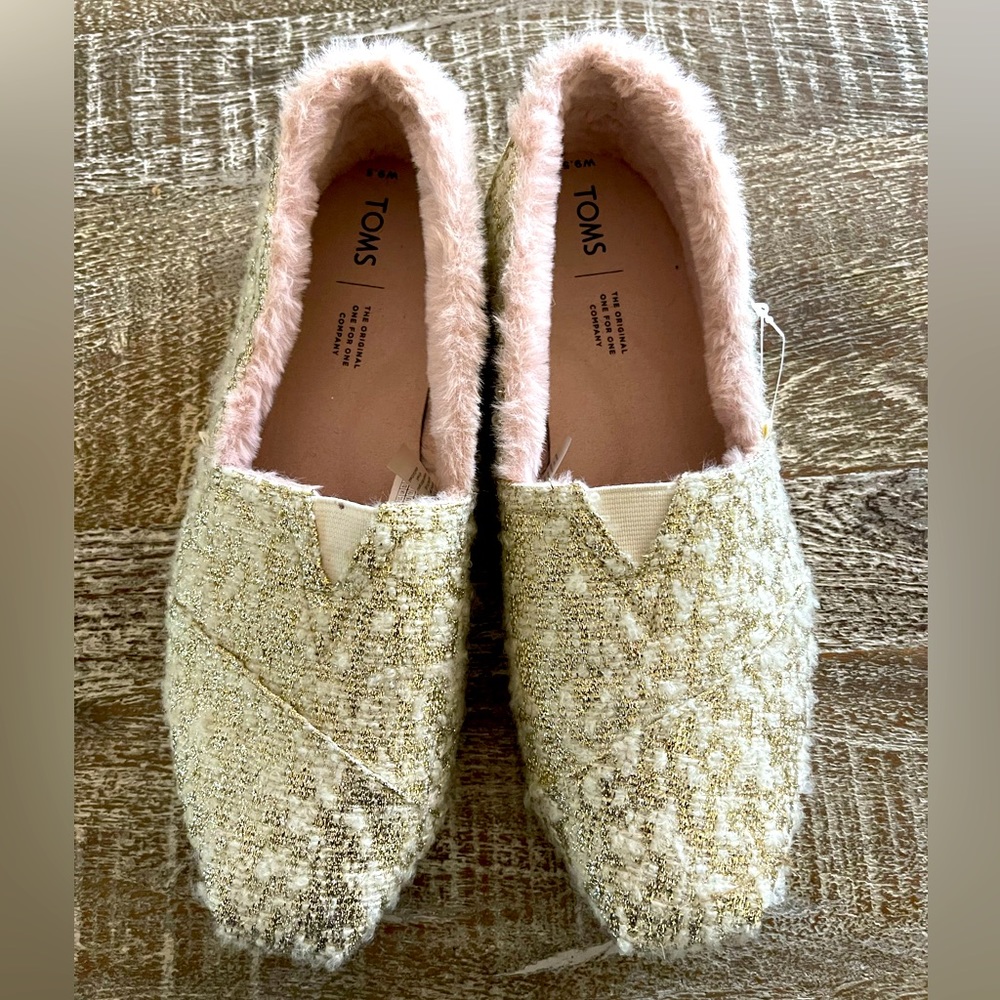 TOM’s flats in gold. Size 9.